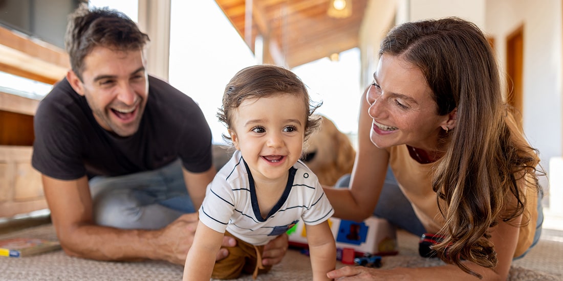 1歲寶寶發展指標與育兒大全：教什麼、玩什麼、吃什麼？