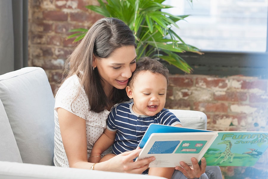 在親子共讀時，父母要避免只是將資訊灌輸給孩子，而是要透過雙向互動的方式，讓孩子能夠參與閱讀過程中