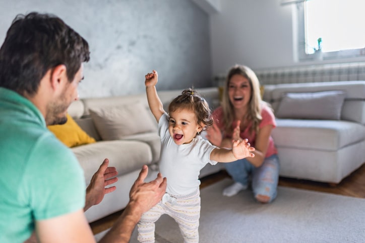 除了感覺統合遊戲，父母亦可在日常生活中適時改變生活習慣，增進孩子多元適應力。